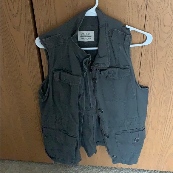 Women’s Ashley Vest - Picture 3 of 6